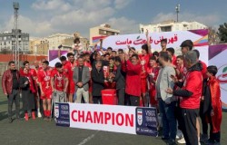 اهدای جام قهرمانی به نوجوانان پرسپولیس