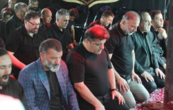 برپایی نماز جماعت ظهر عاشورا در هیات فوتبال استان تهران